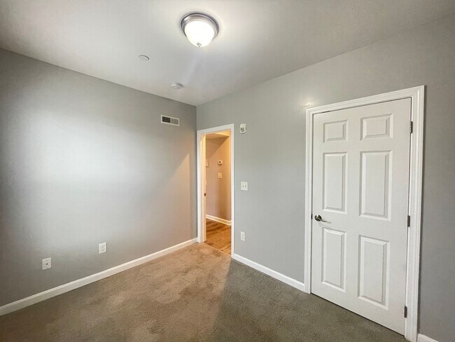 Building Photo - 374 Amory St