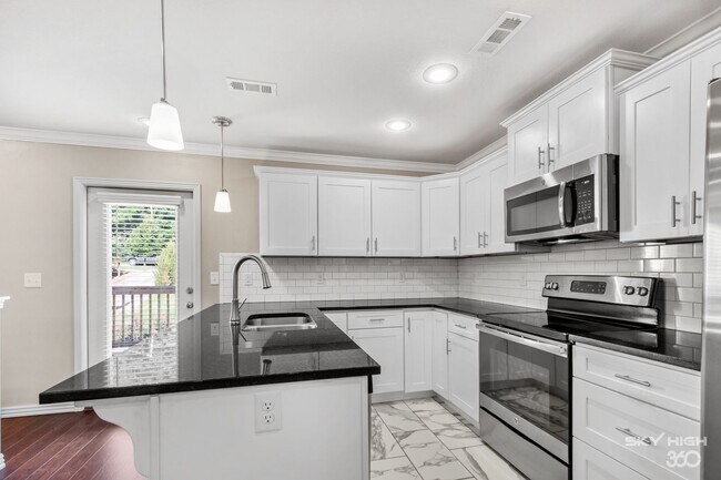 Building Photo - 530 Highland Ave