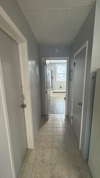 Building Photo - 482 Thomas Ave
