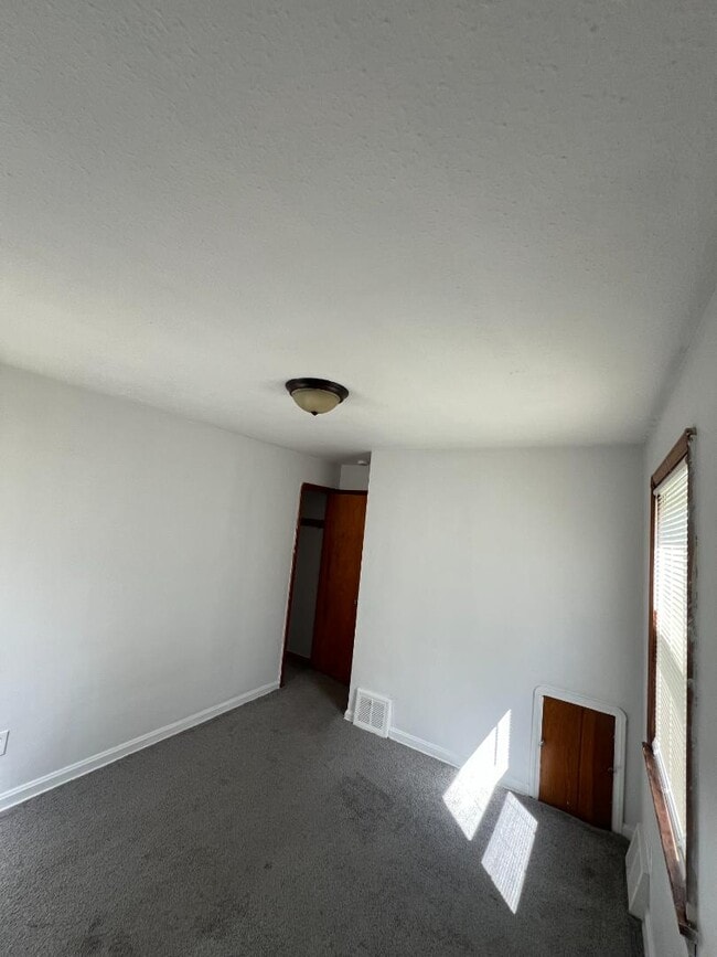 Building Photo - 15818 Maplewood Ave