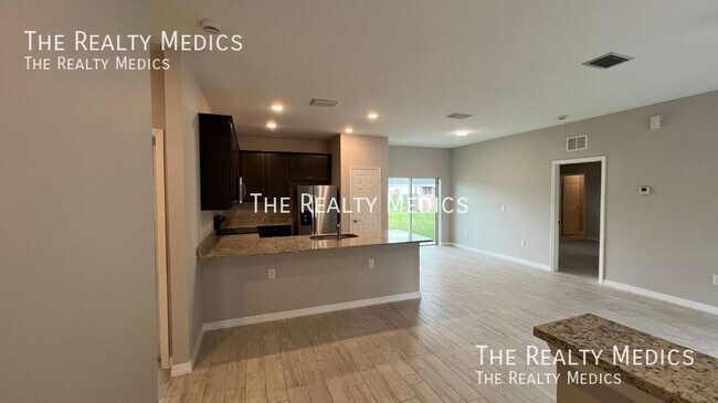 Building Photo - 3290 Halden Ave SE