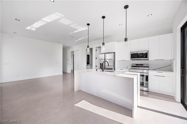 Building Photo - 1057 Halby Ave S