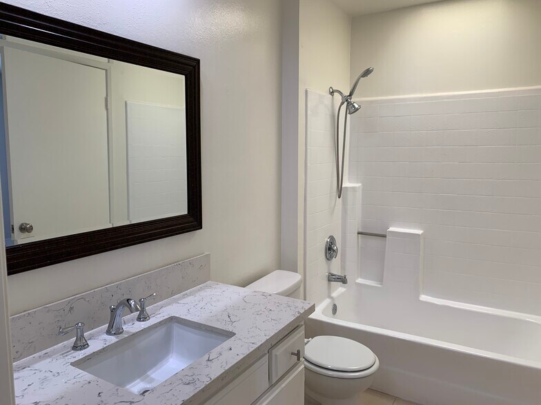 Building Photo - 4424 S Centinela Ave