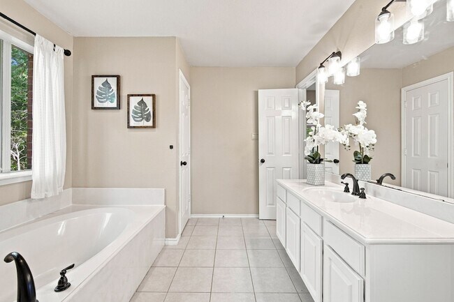 Building Photo - 7030 Pecan Creek Cir
