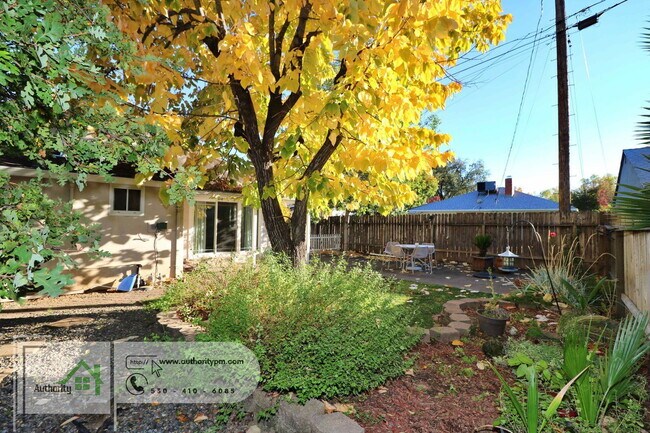 Building Photo - 2202 Canal Dr