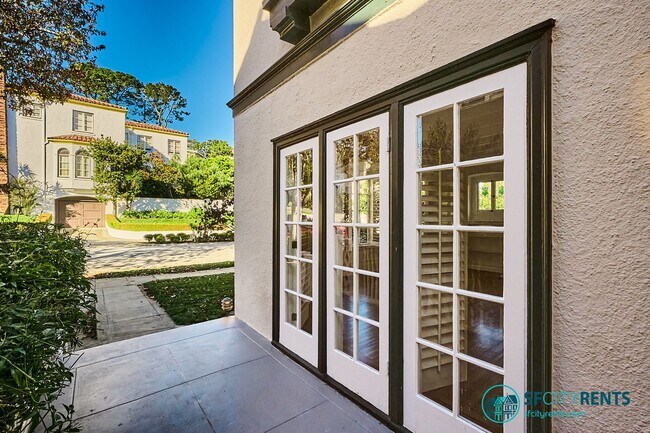 Building Photo - Forest Hill: Elegant Single Family Home