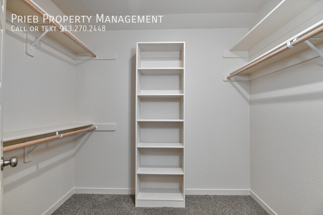 Building Photo - 3221 N 103rd Pl