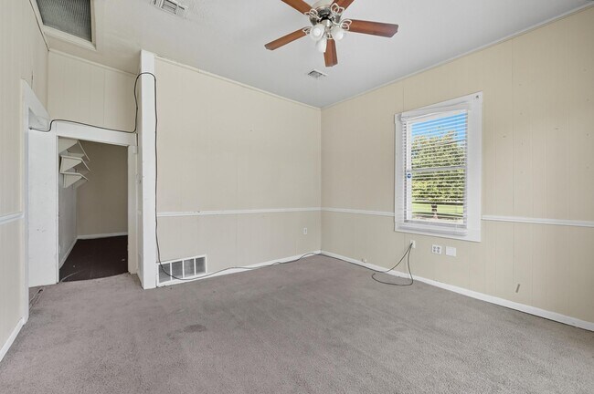 Building Photo - 1025 Chaffin St