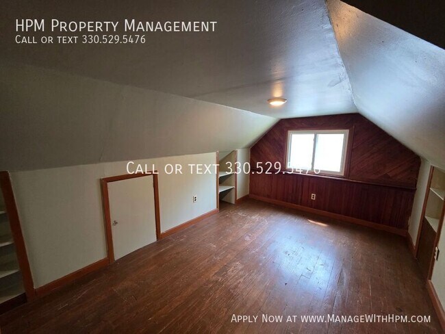 Building Photo - 2164 Penguin Dr