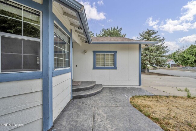 Building Photo - 17575 Parrot Dr