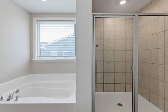 Building Photo - 112 White Oak Pl