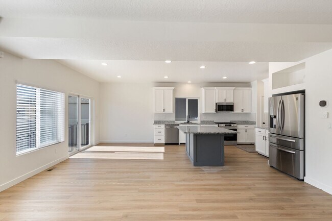 Primary Photo - 4 bedroom/4 bathroom Home in Herriman!