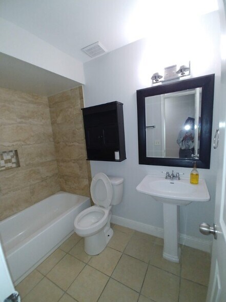 Building Photo - 2521 Rio Pinar Lakes Blvd