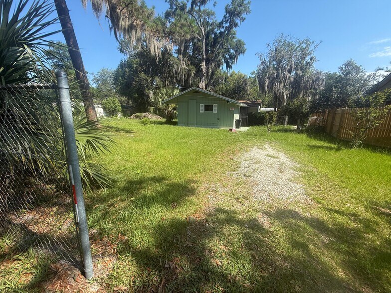 Building Photo - 2652 Merwyn Rd