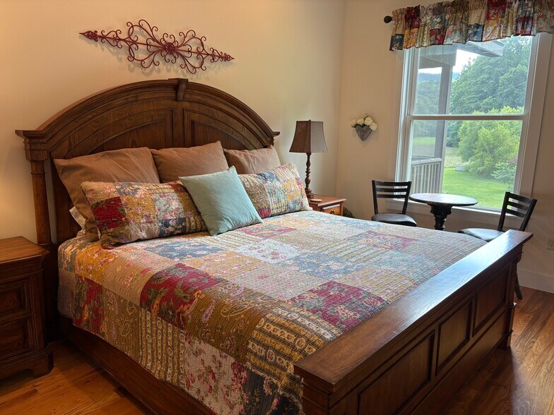 1st bedroom with King bed - 274 Little River Campground Rd