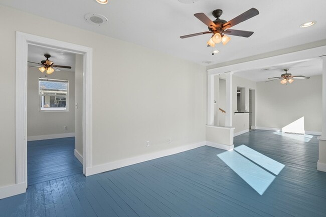 Building Photo - 2409 E Queen Ave