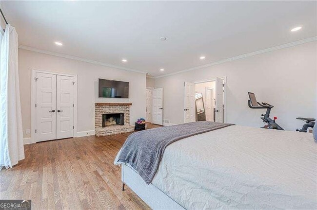 Building Photo - 4562 Columns Dr SE