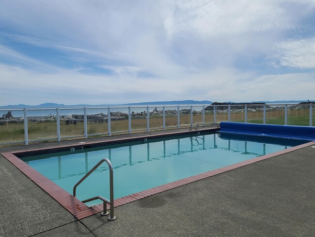 Building Photo - 1728 Edwards Dr