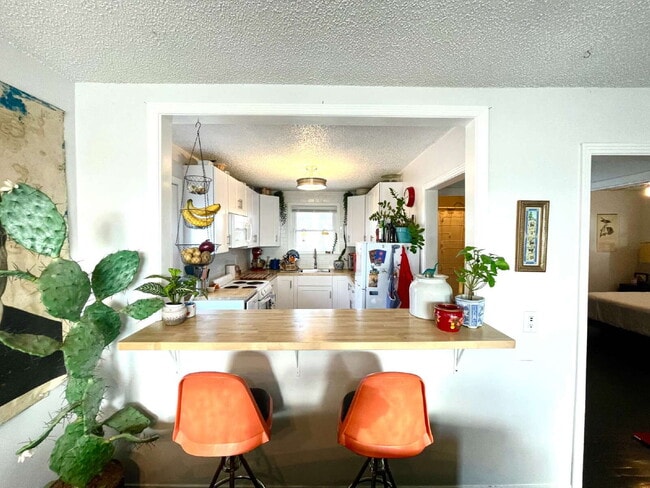 Building Photo - Phenomenal Downtown River View!