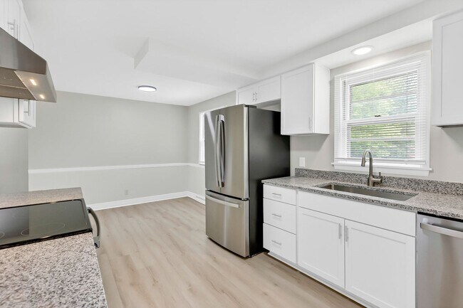 Building Photo - Charming 3-Bedroom Rental Home in Austintown