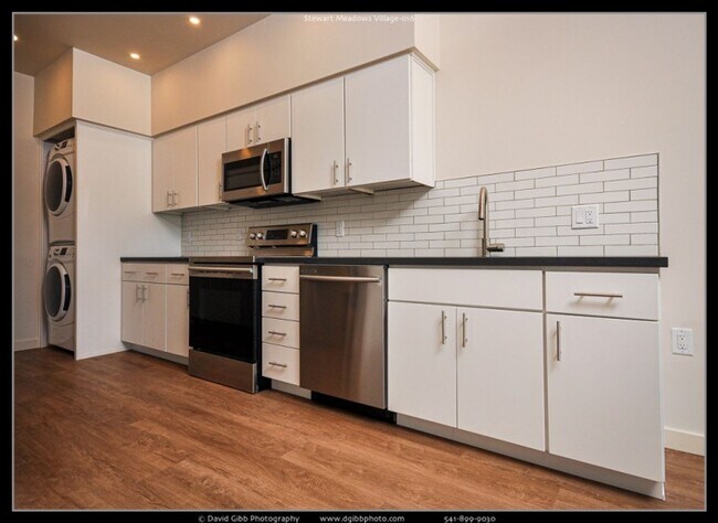 Building Photo - Contemporary 2 bed, 2.5 bath Luxury Townhouse | Available Mid-December