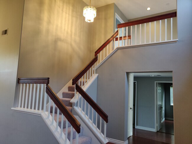 Building Photo - 1808 Crystal Ridge Way