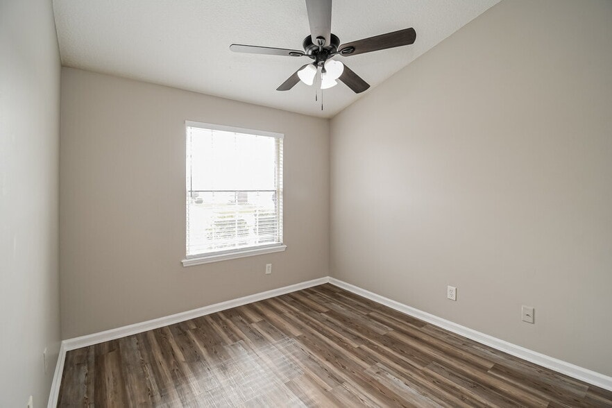 Building Photo - 10341 Shelby Creek Rd N