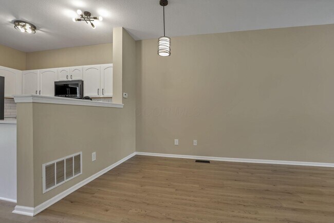 Building Photo - 1218 Green Dr