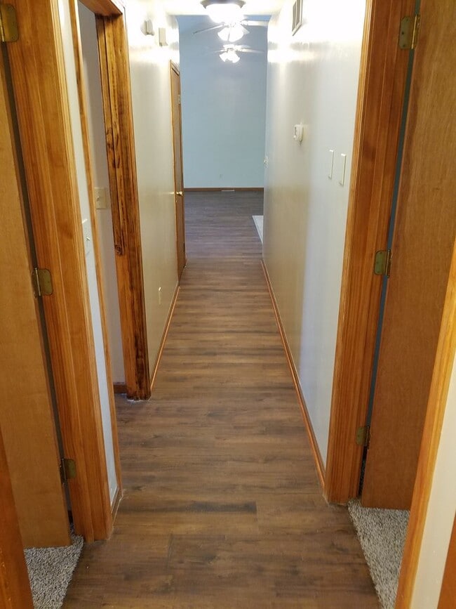 Building Photo - 4 bd, 3 ba house, NW Columbia, quick access to Stadium/I-70, screened porch
