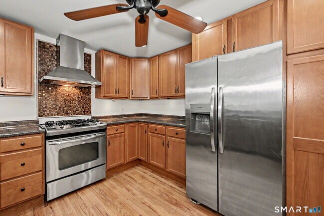 Building Photo - 44 Barmore Dr W