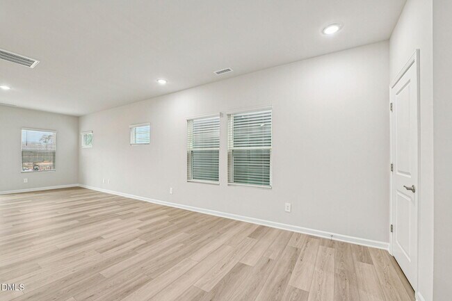 Building Photo - 928 Grand Mesa Dr