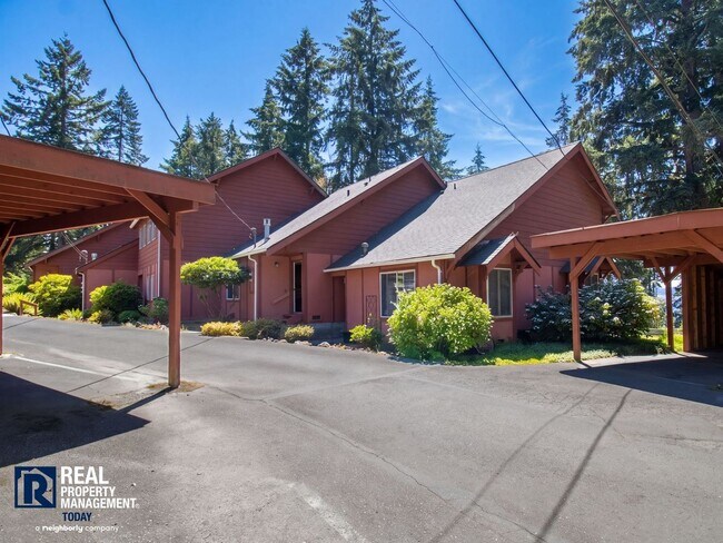 Building Photo - Freshly Updated Gig Harbor Townhome Near the Waterfront!