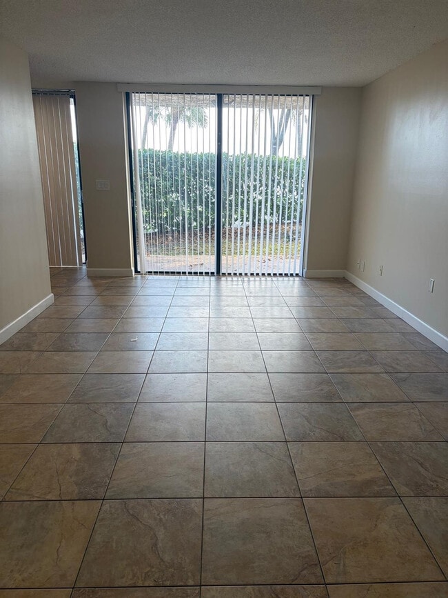 Building Photo - 3590 Blue Lake Dr