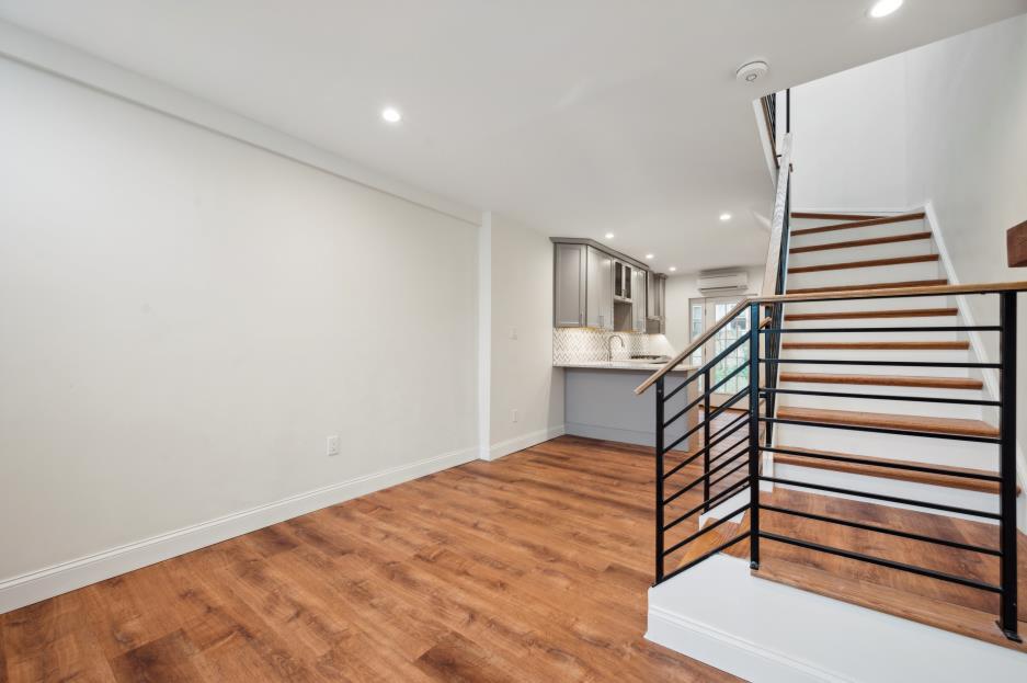 Building Photo - 344 N Sloan St