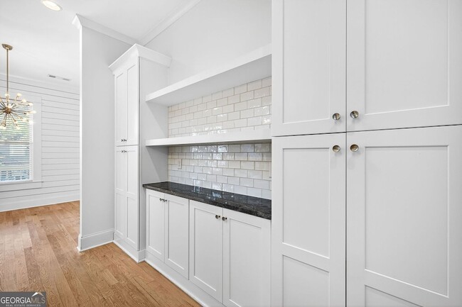 Building Photo - 523 Irwin St NE