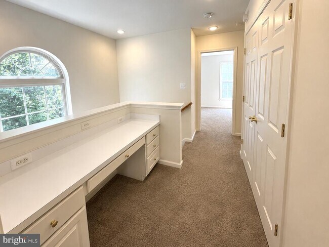 Building Photo - 8646 Royal Worcester Ln
