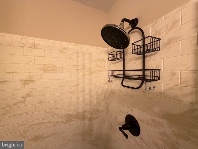 Building Photo - 112 Horseshoe Dr