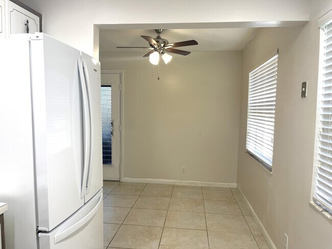 Building Photo - 247 Burgundy Ave