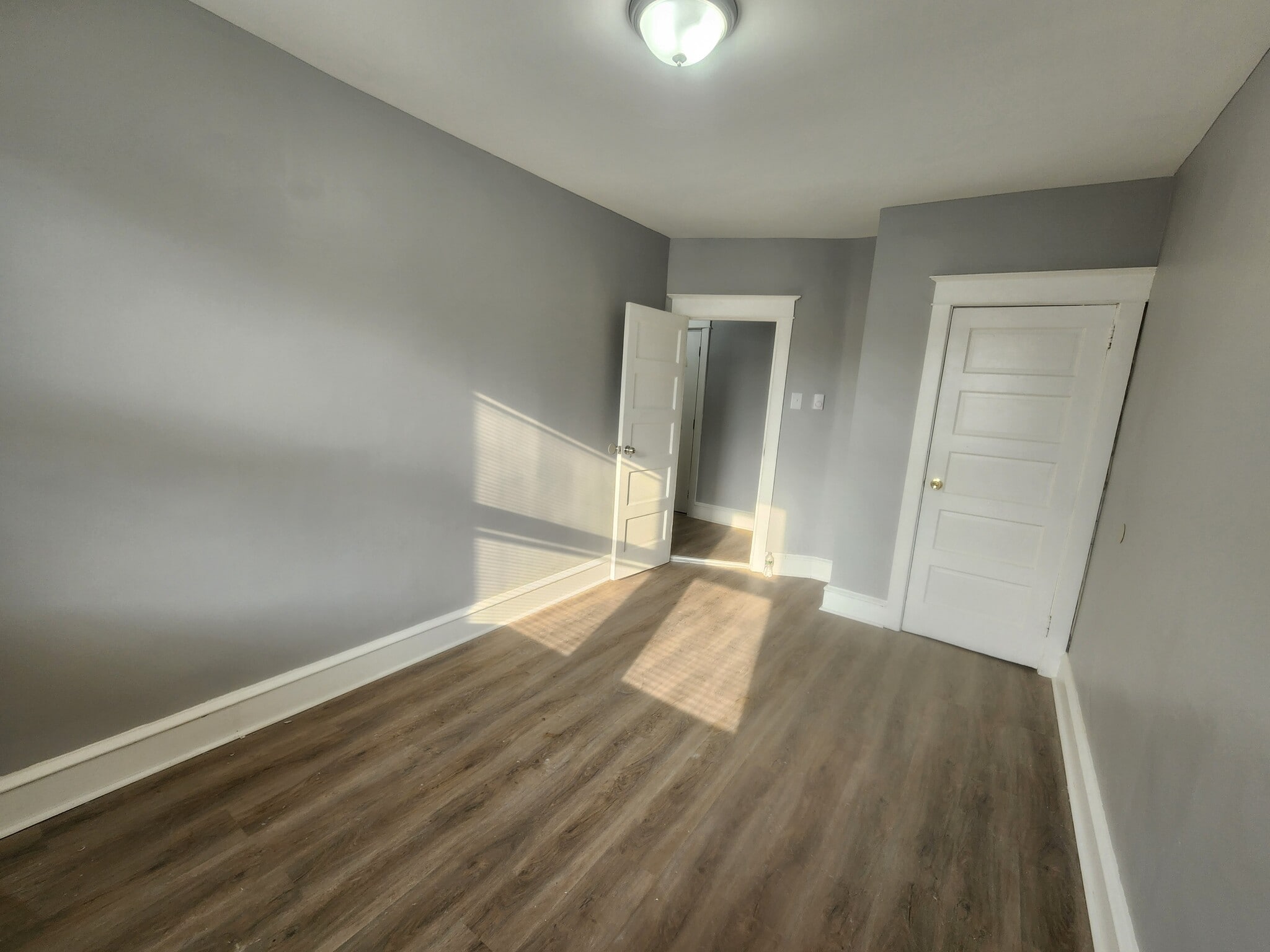 Building Photo - 247 W Duncannon Ave