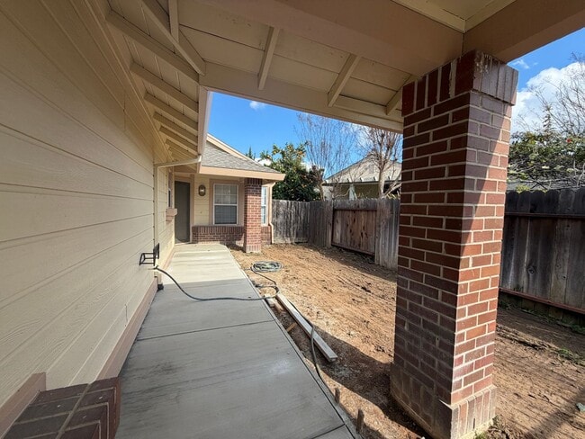 Building Photo - RV Access!