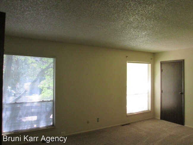Building Photo - 2 br, 2.5 bath House - 7451 Prairie Rd NE