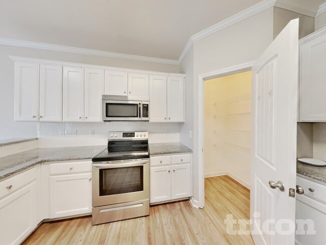 Building Photo - 239 Grovemere Ln