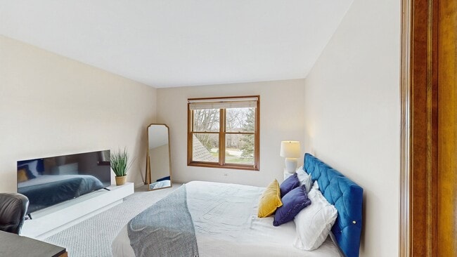 Building Photo - 7111 Saddle Oaks Dr