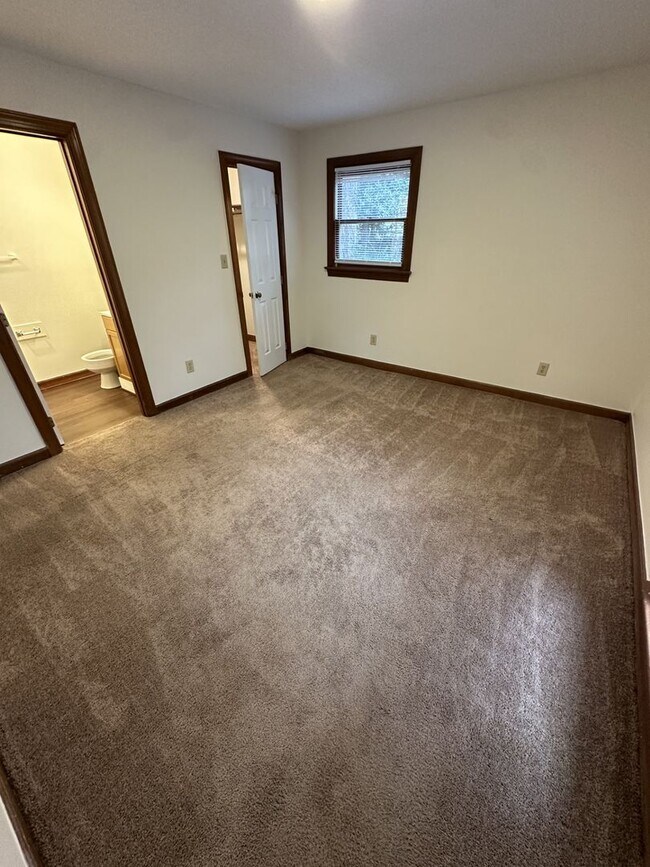 Building Photo - 1 Bedroom 1 Bathroom Condo!