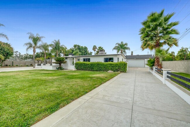 Building Photo - 9952 La Docena Ln