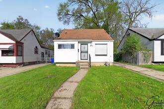 Building Photo - 20259 Oakfield Ave