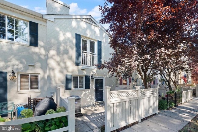 Building Photo - 1431-B S Van Dorn St