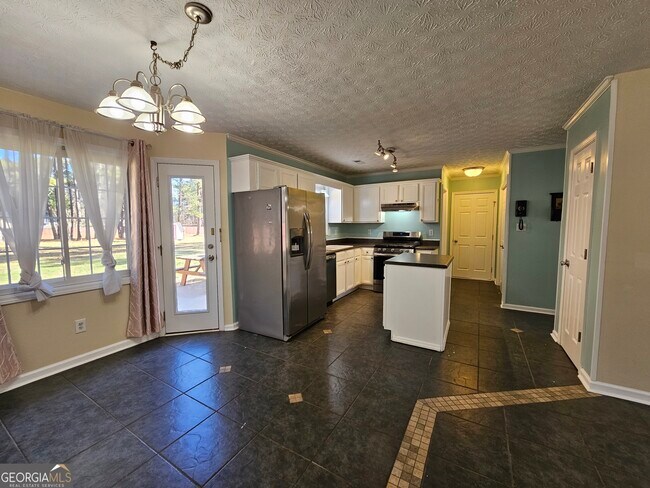 Building Photo - 611 Lora Smith Rd