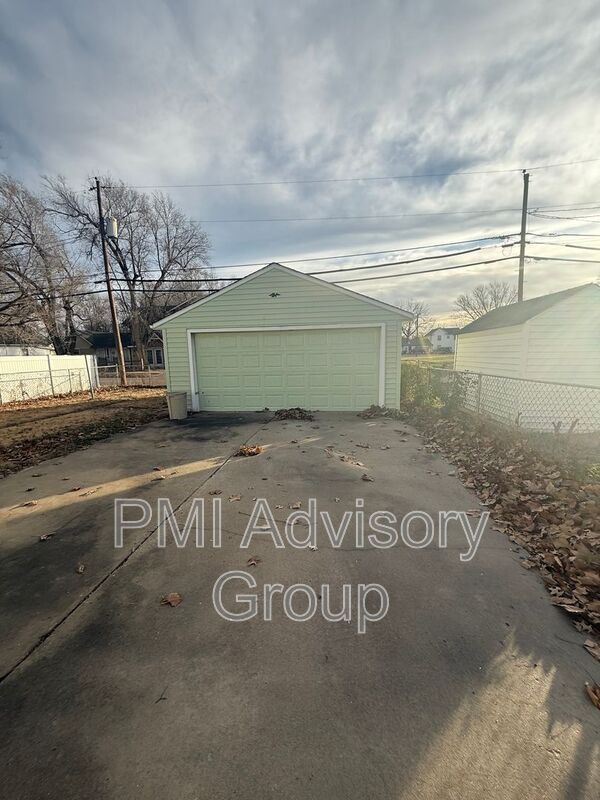 Building Photo - 424 NE Green St