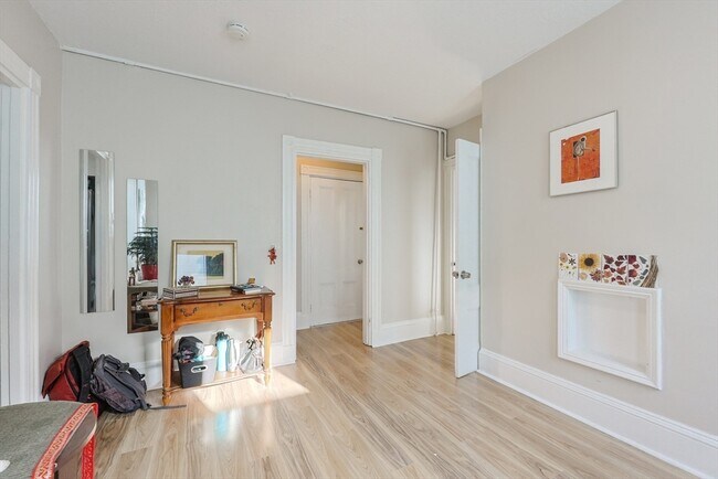 Building Photo - 19 Linden St